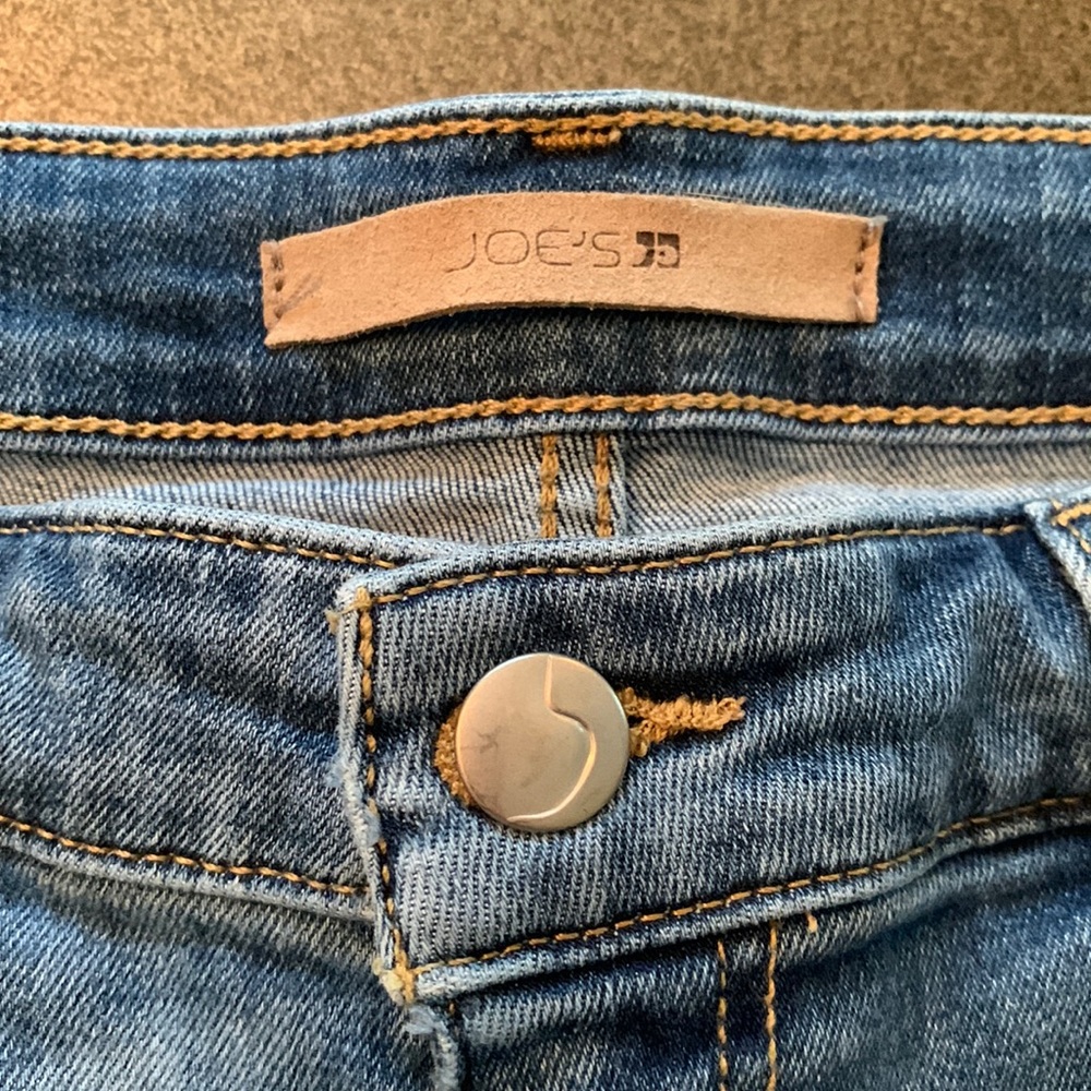 Joe’s Jeans. Size 31. 26 inch inseam. 15.5 in waist.